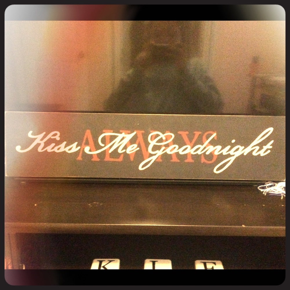 💋 Always Kiss Me Goodnight wall sign 💋